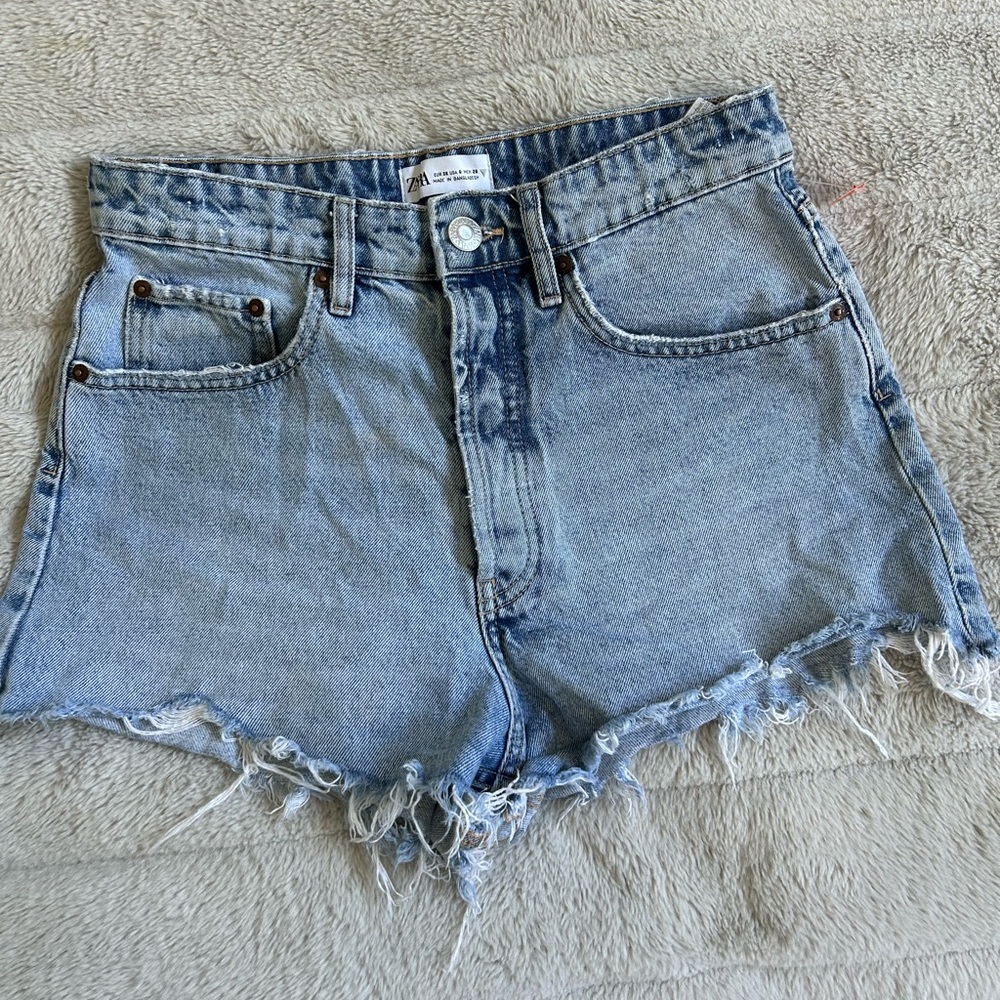SOLD🎉Zara Jean Shorts - Picture 1 of 4
